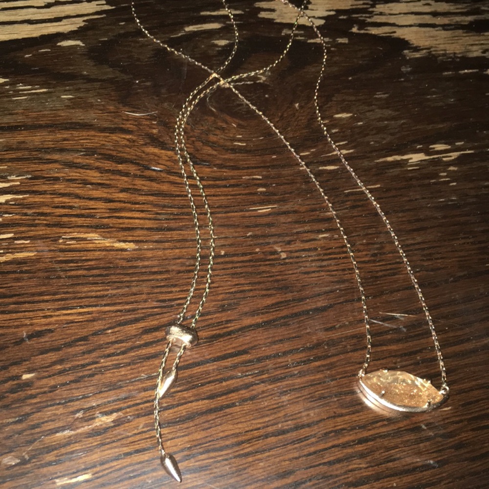 Kendra Scott necklace